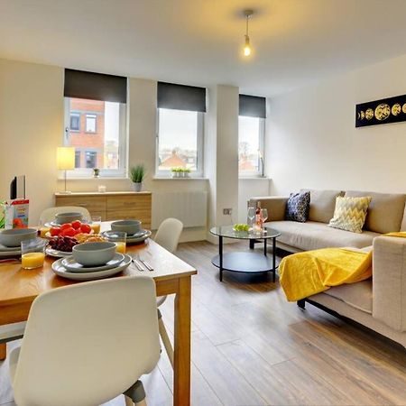Modern & Stylish 2Br Apartment - Queens House Coventry Bagian luar foto
