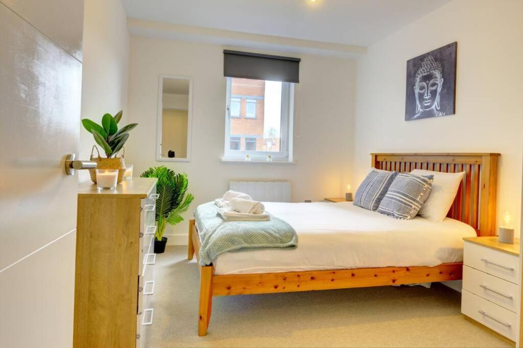 Modern & Stylish 2Br Apartment - Queens House Coventry Bagian luar foto
