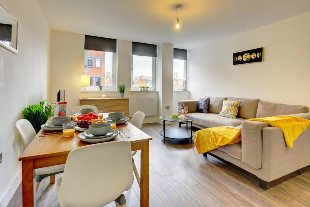 Modern & Stylish 2Br Apartment - Queens House Coventry Bagian luar foto
