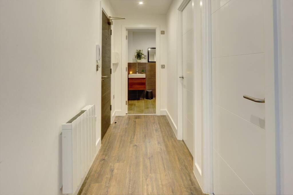 Modern & Stylish 2Br Apartment - Queens House Coventry Bagian luar foto