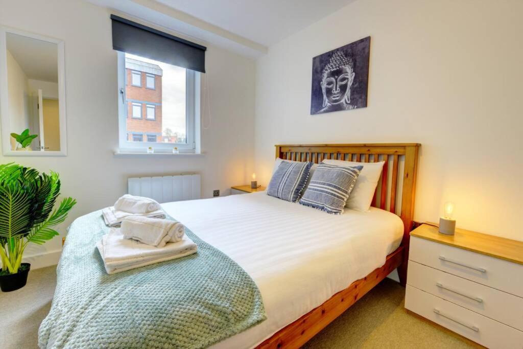 Modern & Stylish 2Br Apartment - Queens House Coventry Bagian luar foto