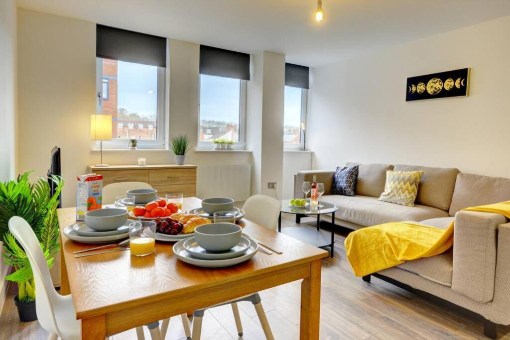 Modern & Stylish 2Br Apartment - Queens House Coventry Bagian luar foto