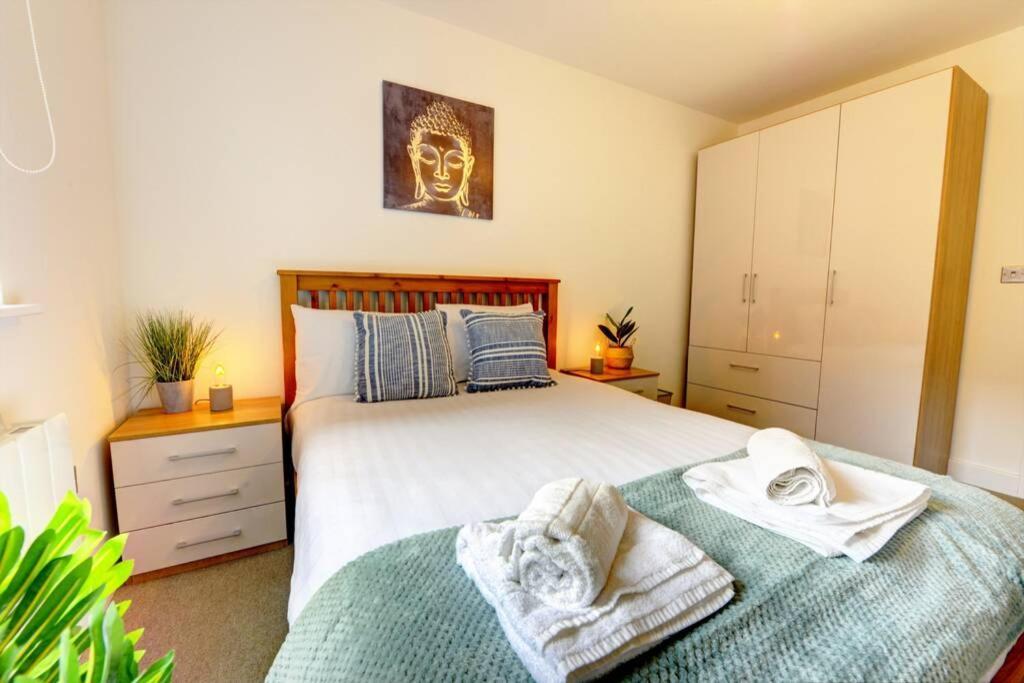 Modern & Stylish 2Br Apartment - Queens House Coventry Bagian luar foto