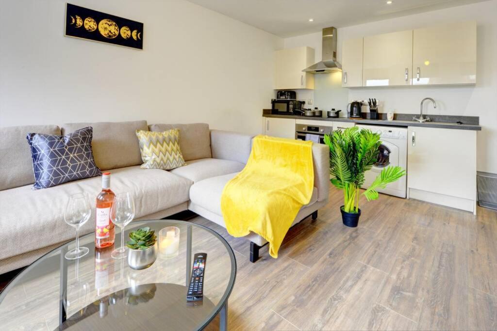 Modern & Stylish 2Br Apartment - Queens House Coventry Bagian luar foto